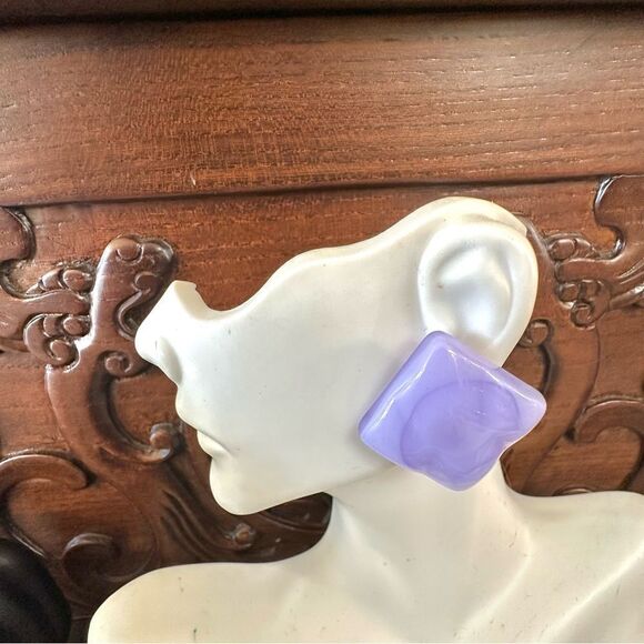 Pakula purple square lucite post earrings - Picture 3 of 10